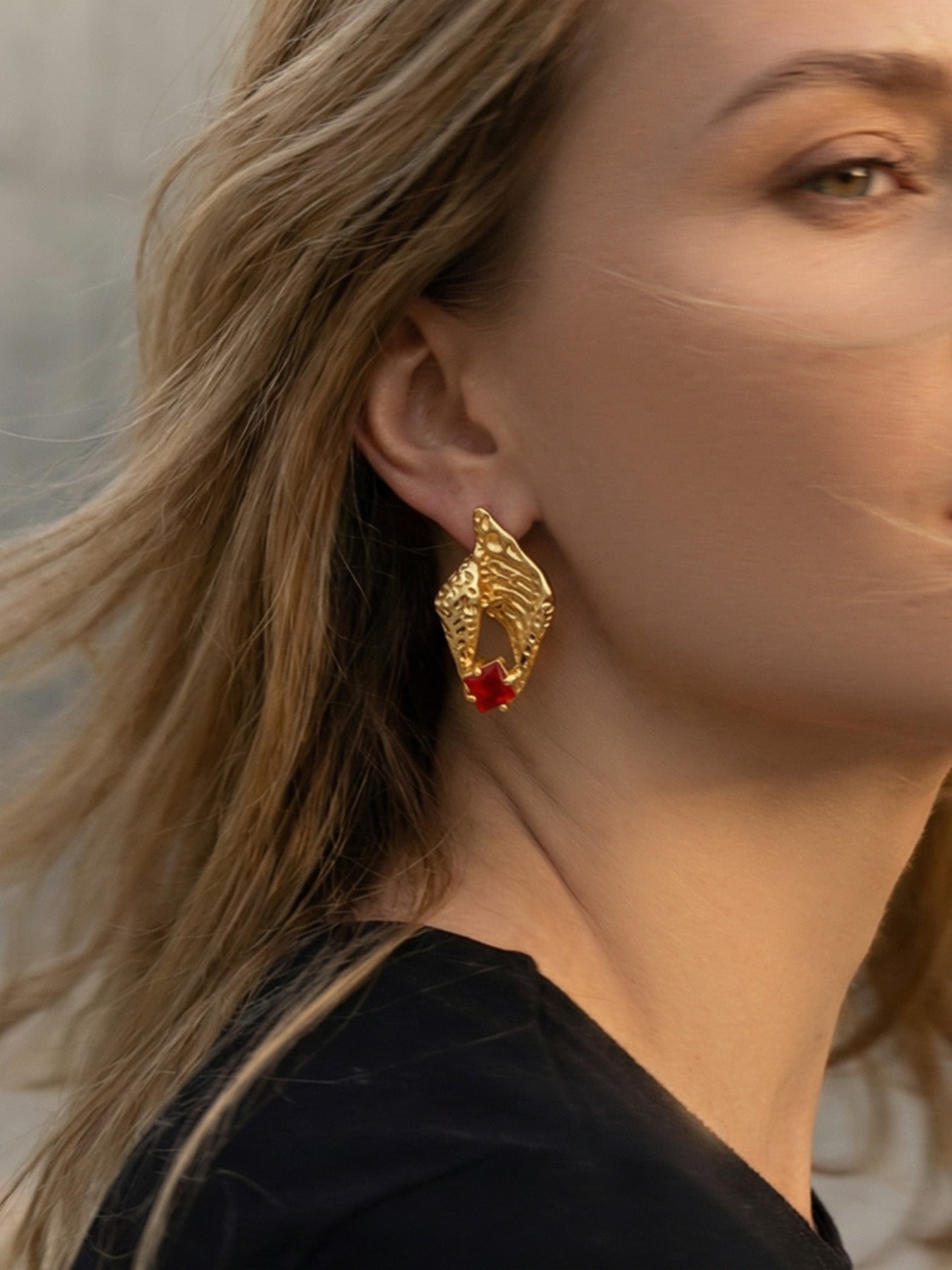 316L Stainless Steel Luxury 18K Gold Plated 5A Zircon Conch Stud Earrings - Image 1