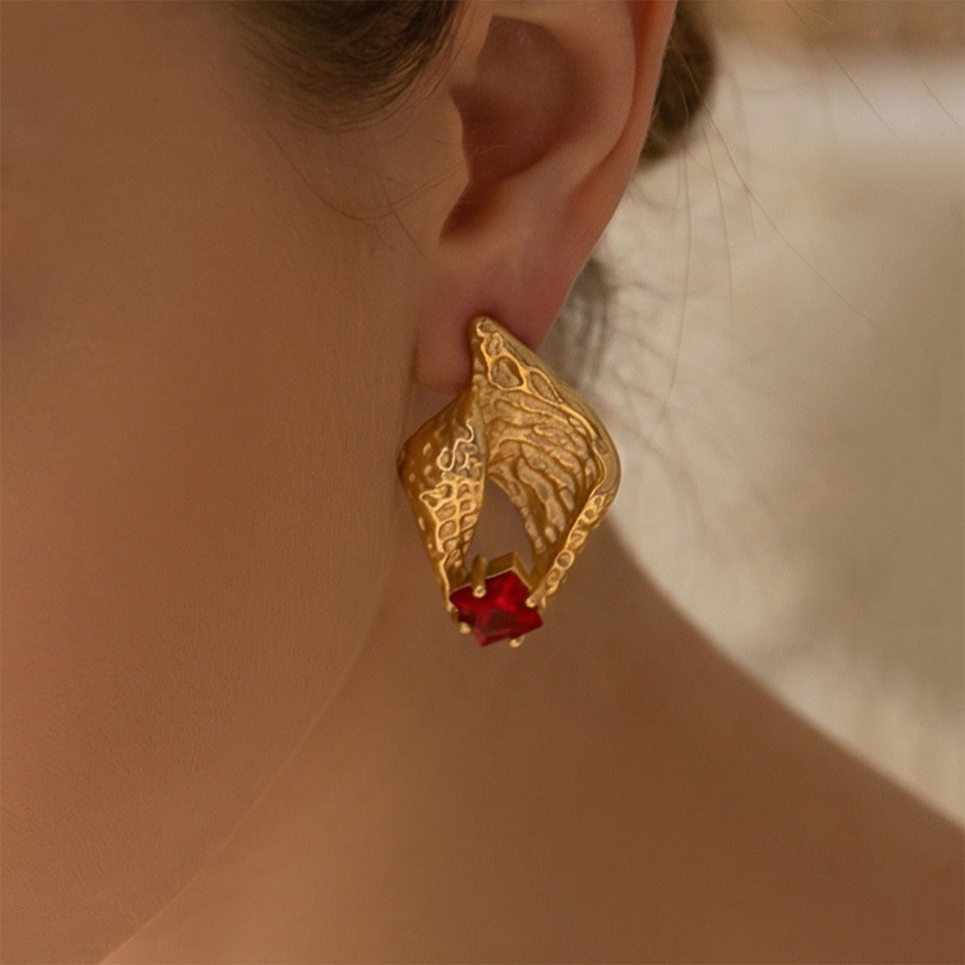 316L Stainless Steel Luxury 18K Gold Plated 5A Zircon Conch Stud Earrings - Image 5