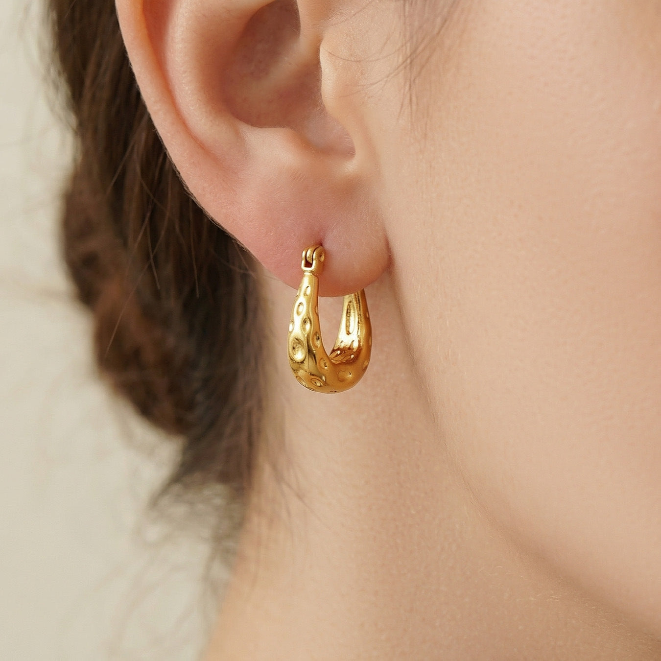 316L Stainless Steel Matte Hammered Texture Elegant Hoop Earrings - Image 3