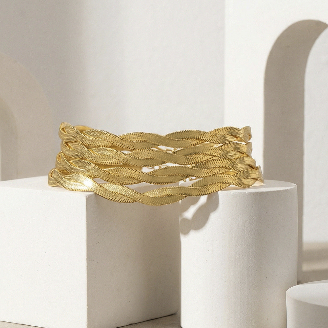 316L Stainless Steel Minimalist Intertwined Blade Chain Bracelet - Image 1