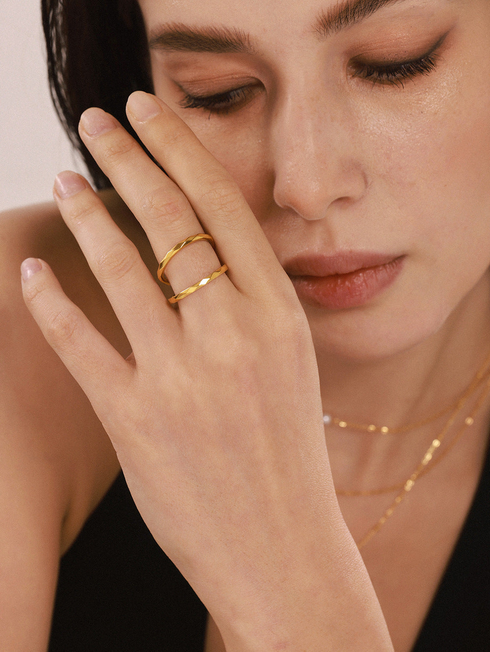 316L Stainless Steel Multi-Faceted Diamond Pattern Stackable Band Ring - Image 2