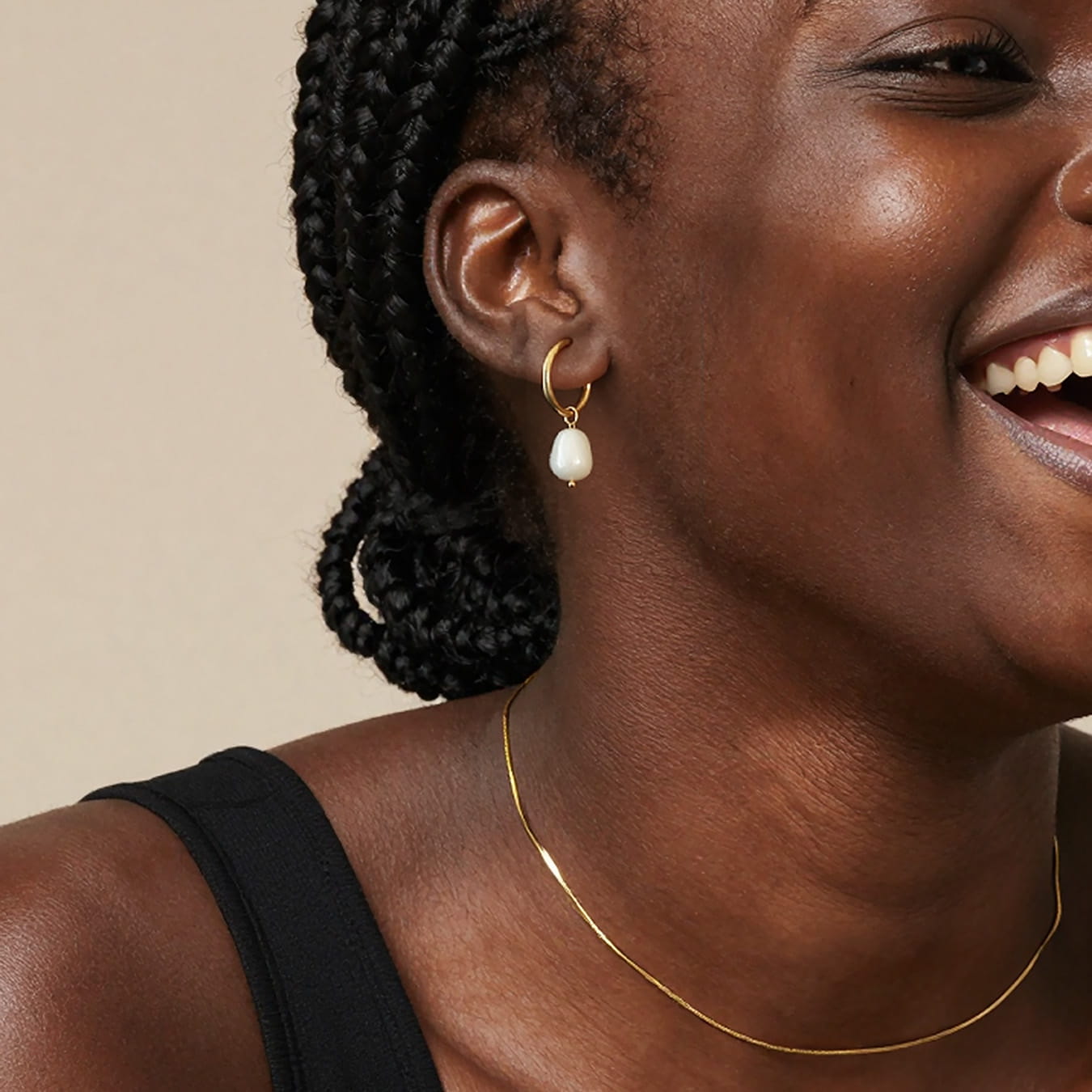 Close-up of 316L stainless steel pearl hoop earring 18K PVD gold plated with natural freshwater pearl drop