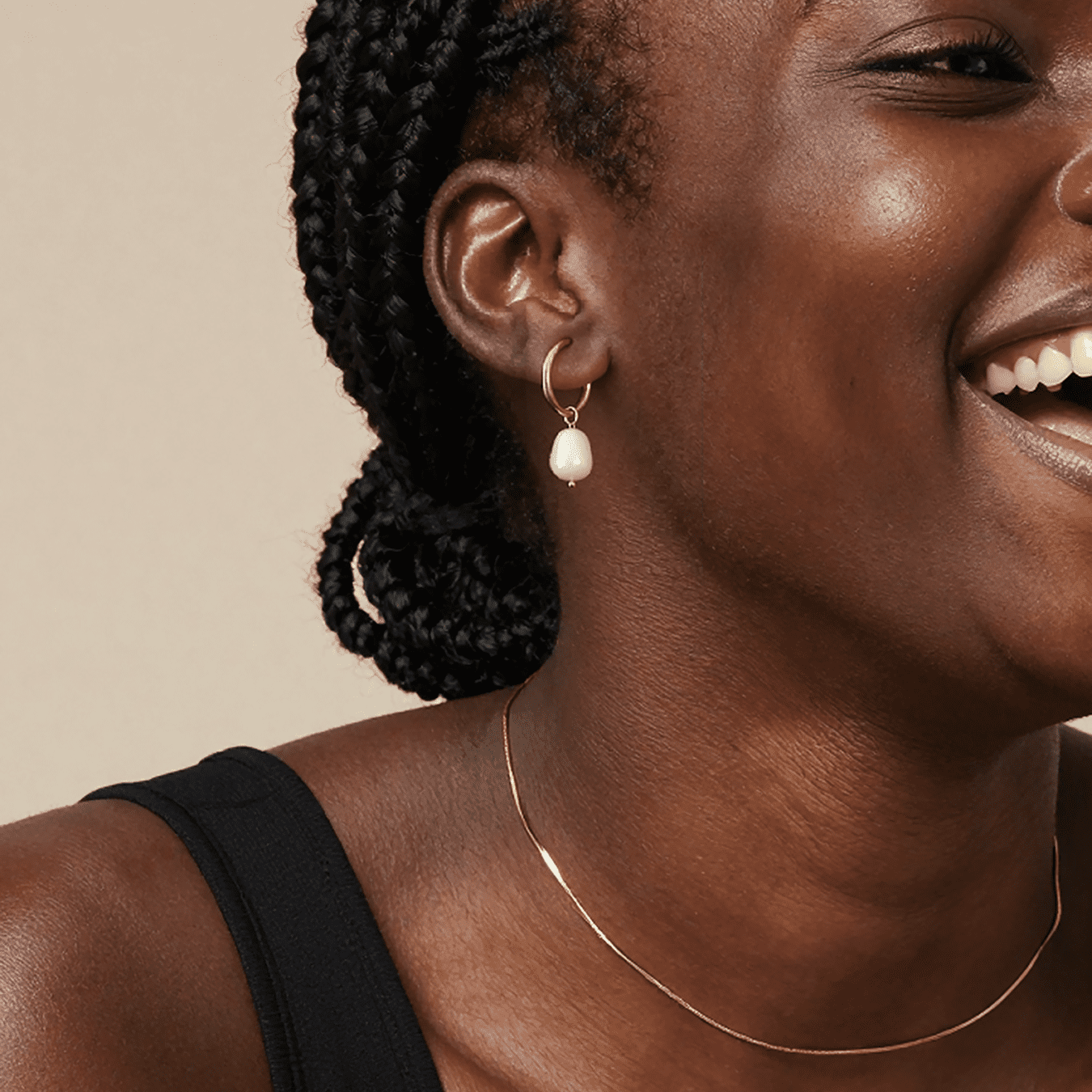 316L stainless steel freshwater pearl hoop earrings on model 18K PVD gold plated minimalist hoop earrings wholesale