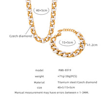Elegant 316L stainless steel pendant necklace showcasing its 18K gold finish