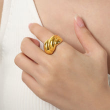 Twisted texture ring in stainless steel