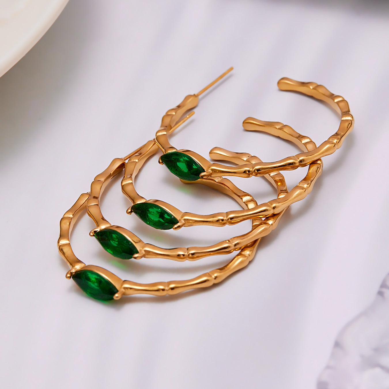 316L Stainless Steel Vintage Bamboo Green Glass C-Hoop Earrings - Image 3