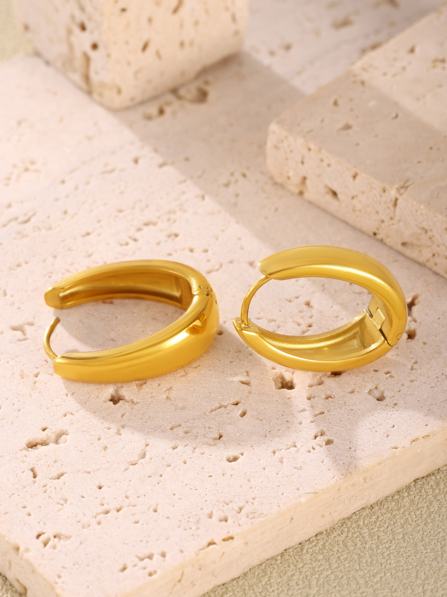 316L Stainless Steel Vintage Geometric Oval Hoop Earrings - Image 1