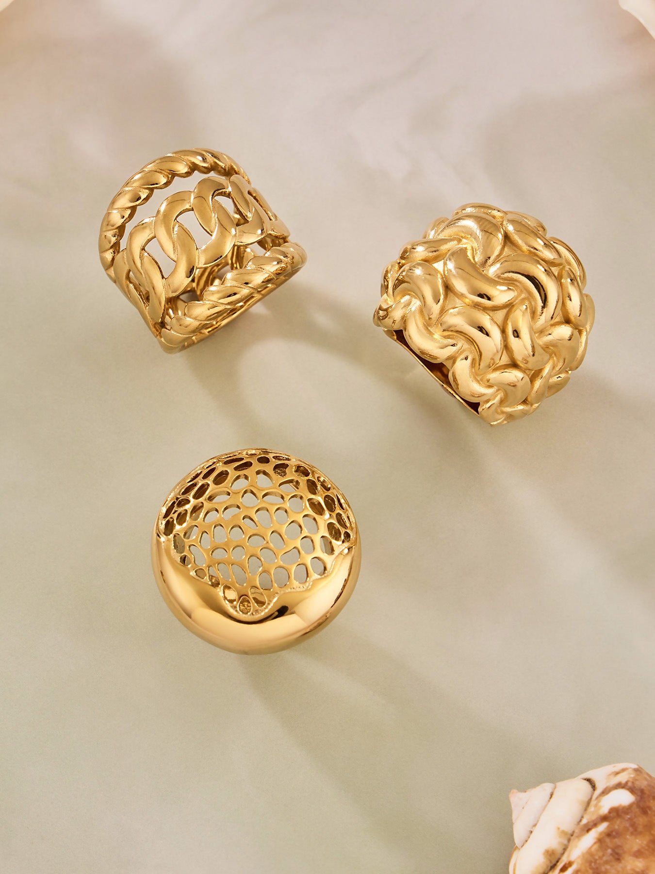 316L Stainless Steel Vintage Woven Hollow 18K Gold Plated Ring -  Sensitive Skin Friendly - Detail 5