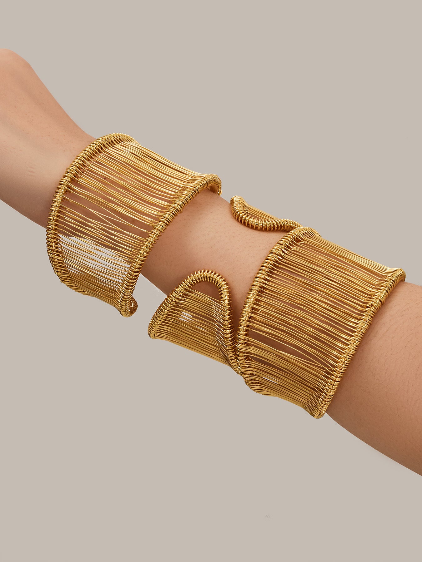 316L Stainless Steel Wide Wire Cuff Bangles 18K Gold PVD Open Bangle Wholesale