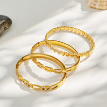 Chic square zircon bangle in gold