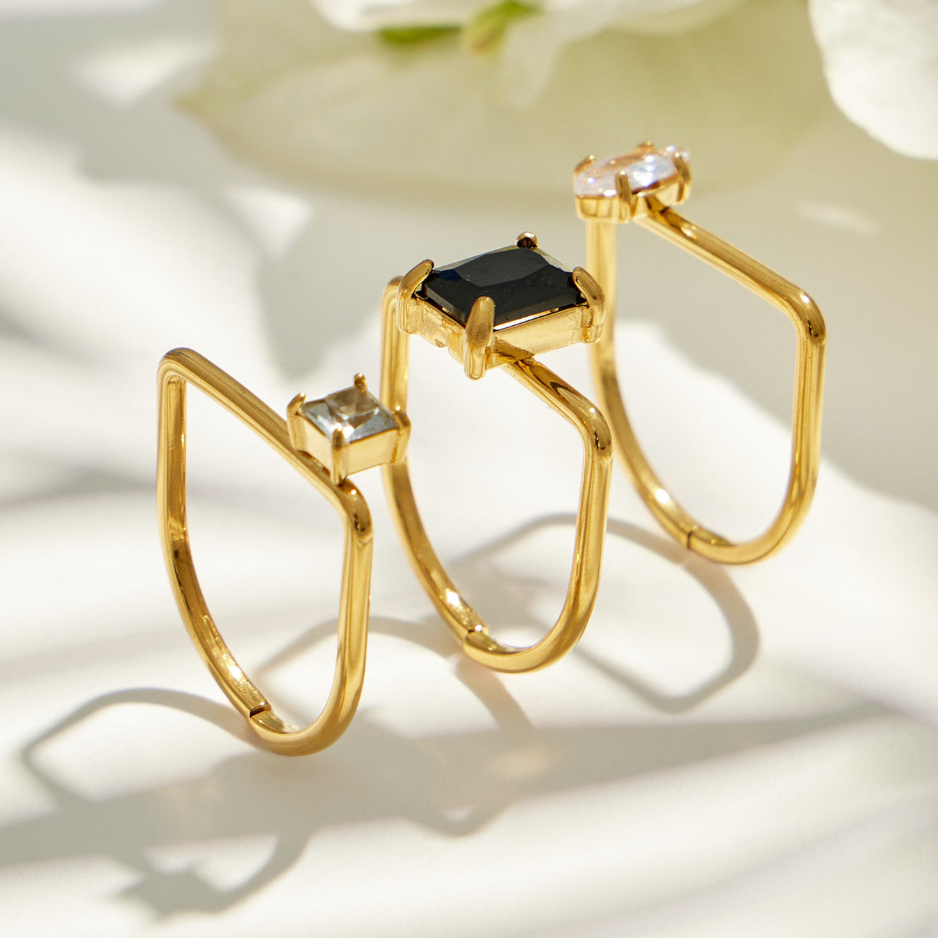 Elegant 316L stainless steel zircon ring with white stone