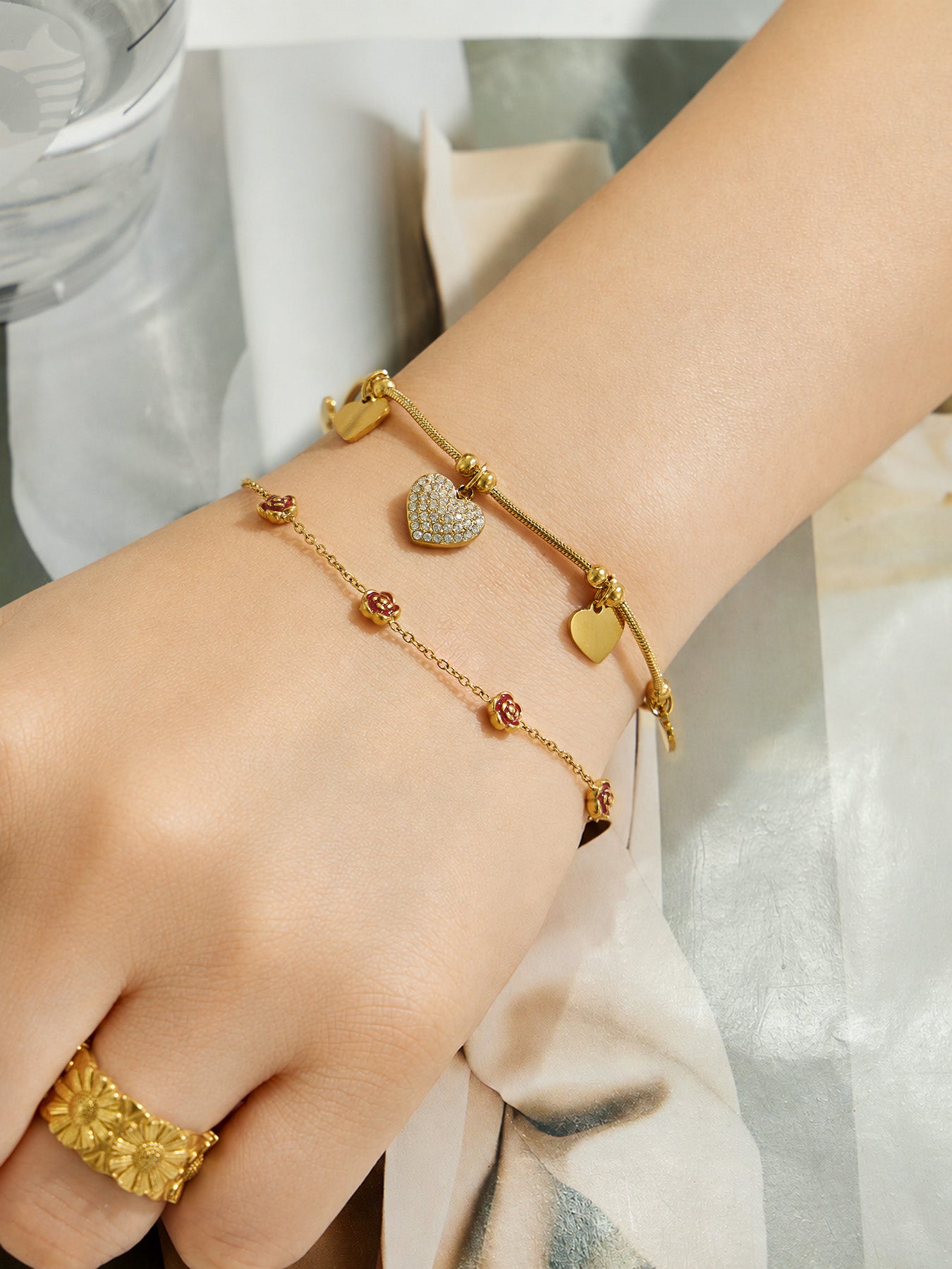 Elegant 316L stainless steel heart bracelet in gold finish