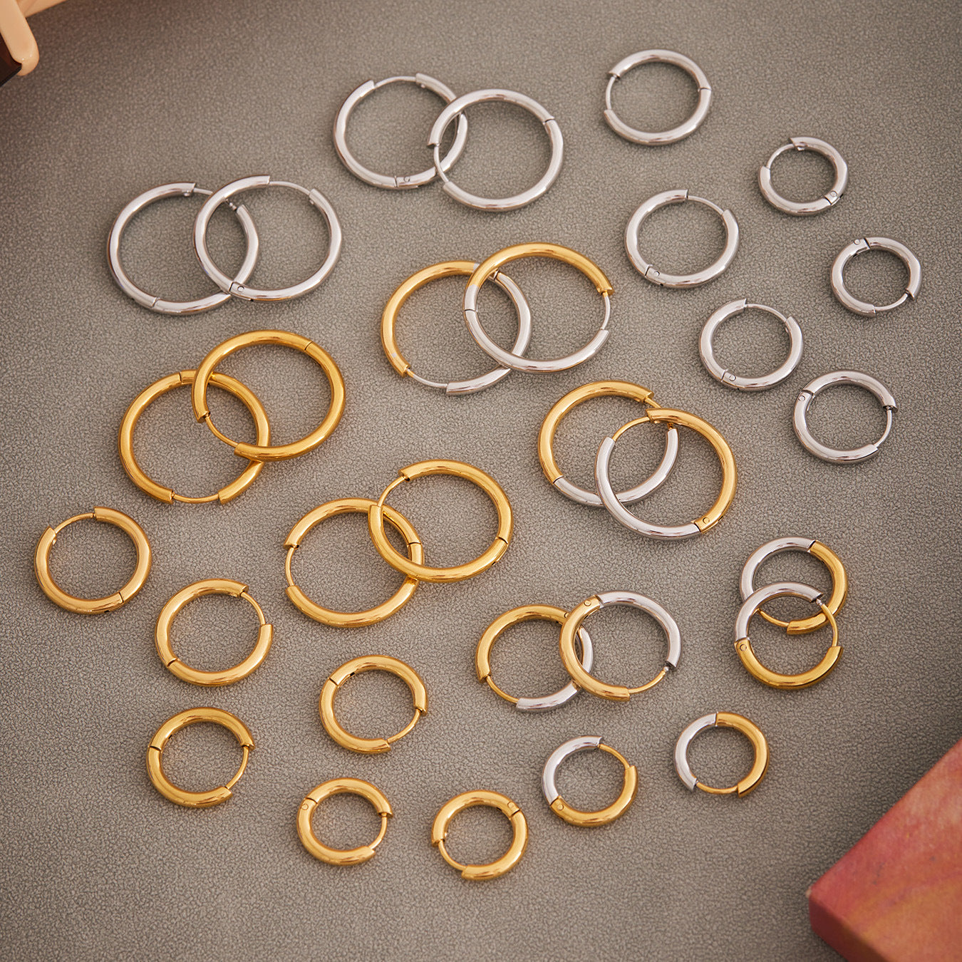 316L Stainless Steel Mixed Metal Two-Tone Minimalist Hoop Earrings | PVD Gold Huggie Hoops