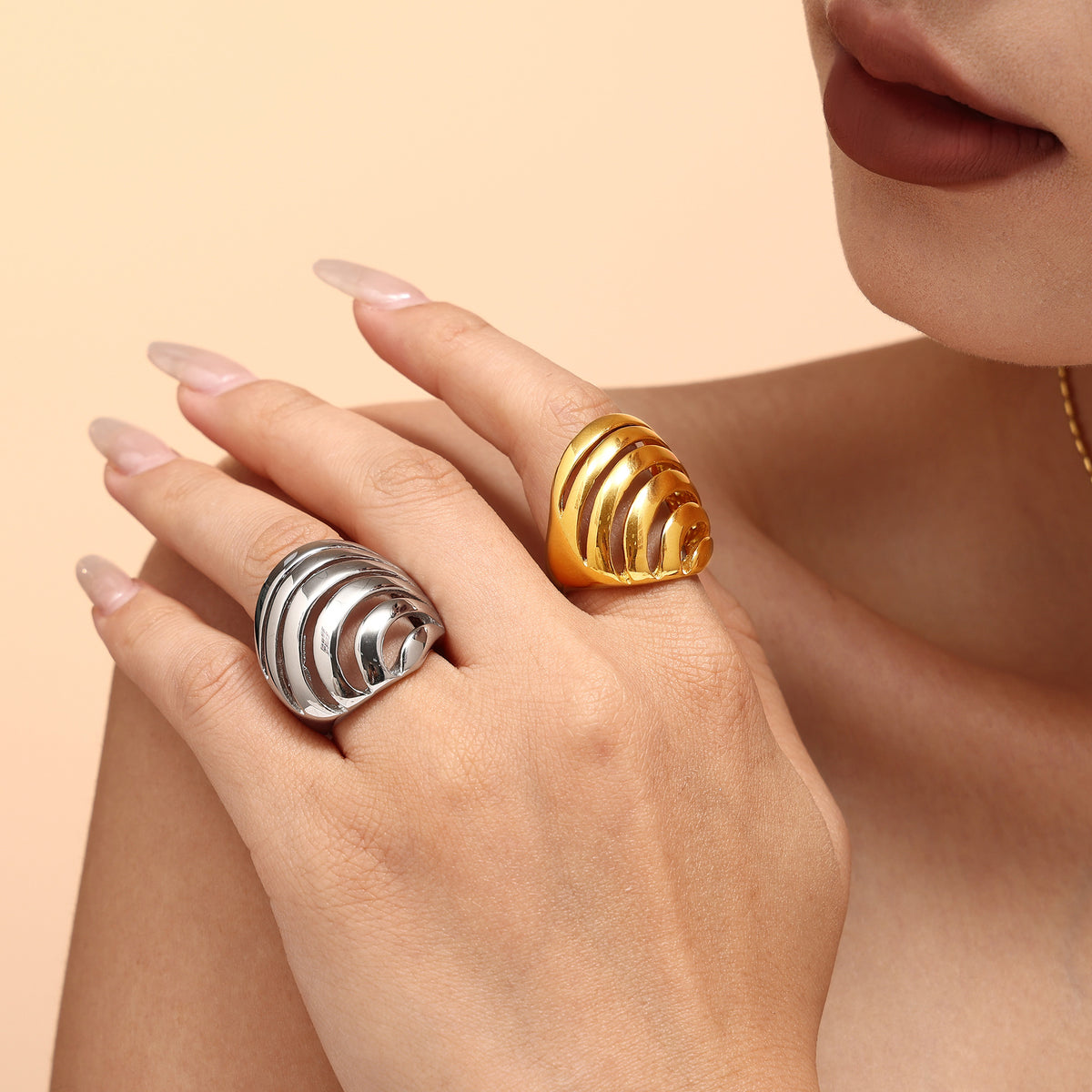 Miduoduo A051 Ring - Lifestyle Wearing View 1
