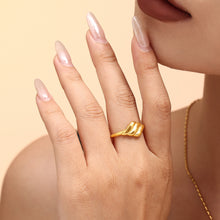 Miduoduo Geometric Wave Ring - Lifestyle View 1