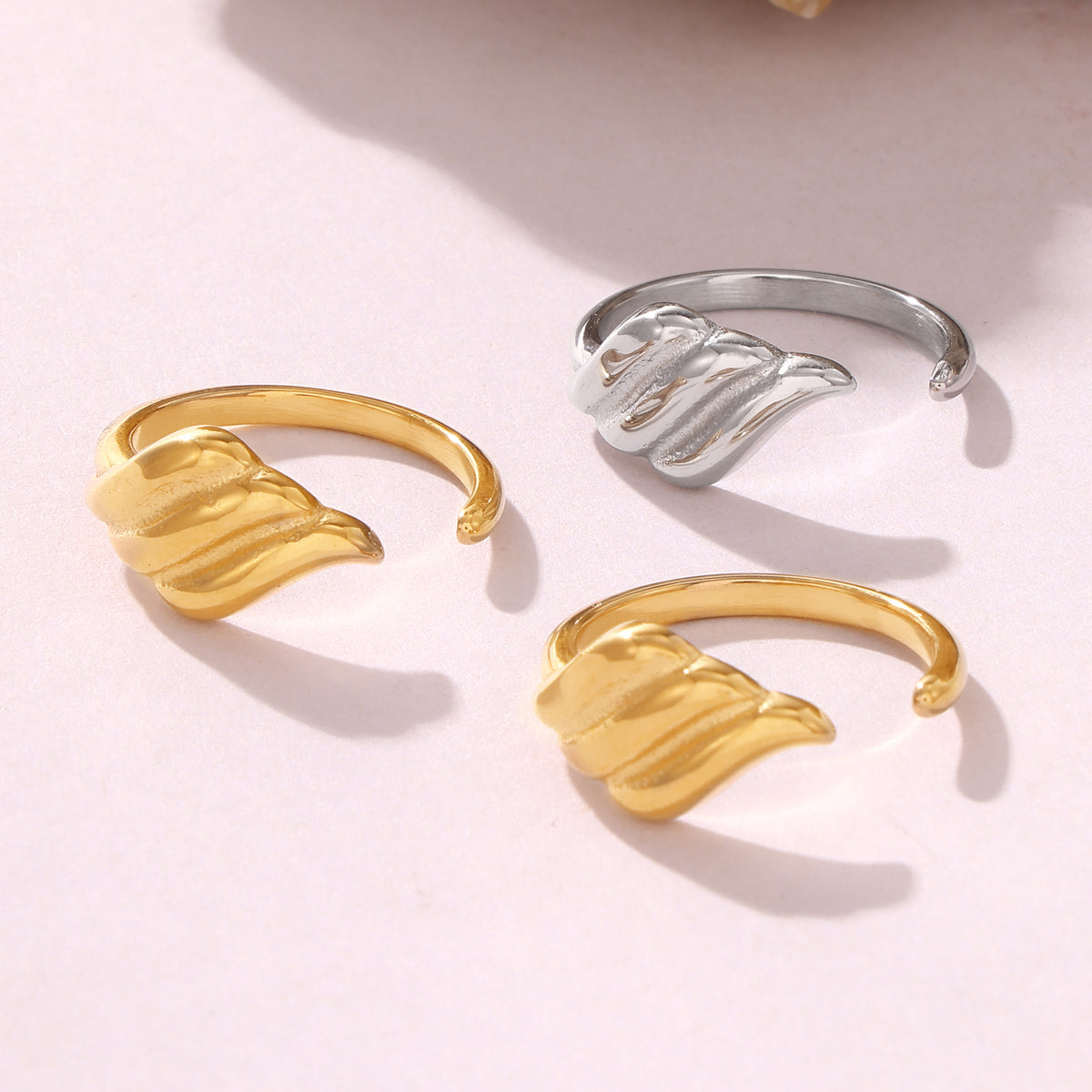 Miduoduo Geometric Wave Ring - Lifestyle View 2