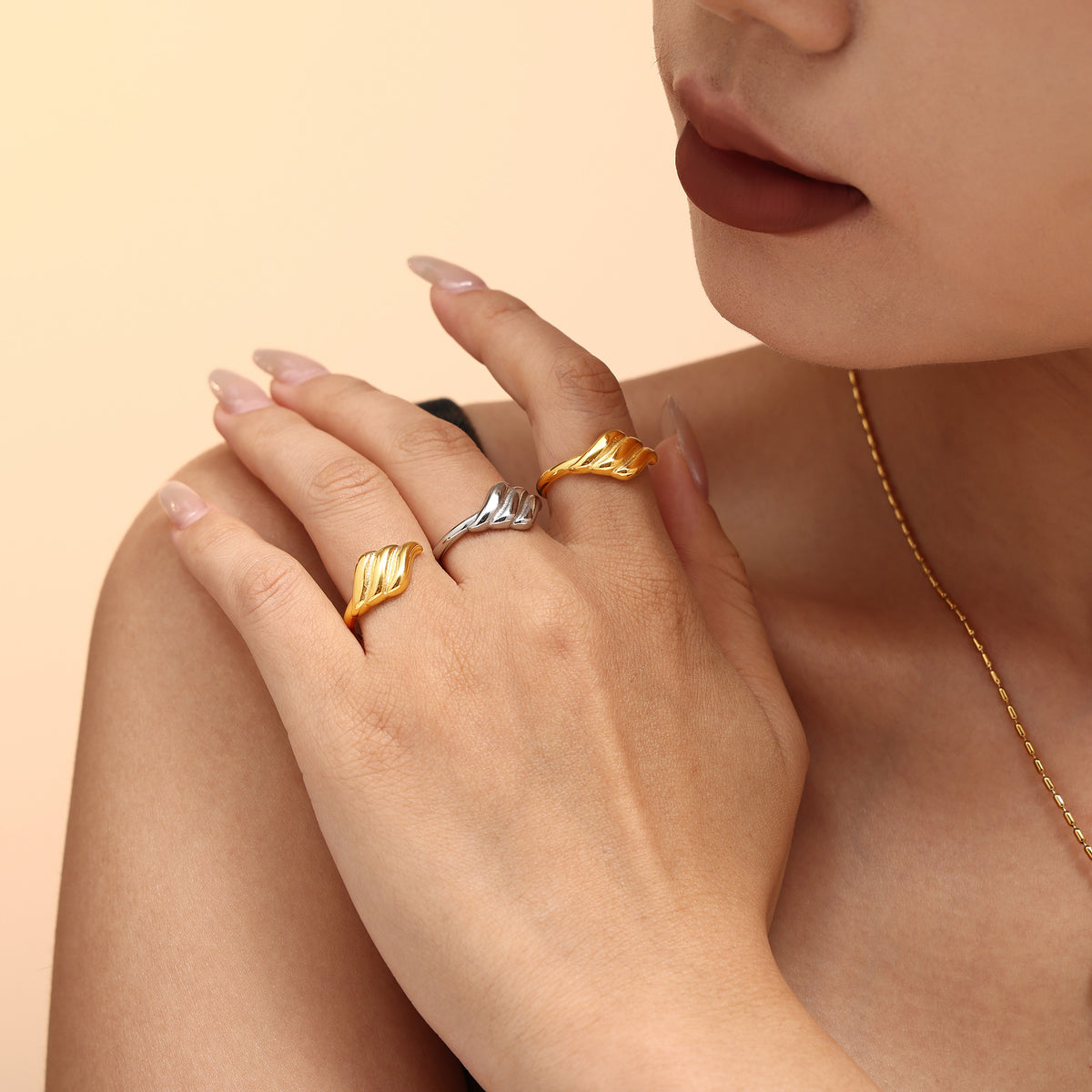 Miduoduo Geometric Wave Ring - Lifestyle View 3