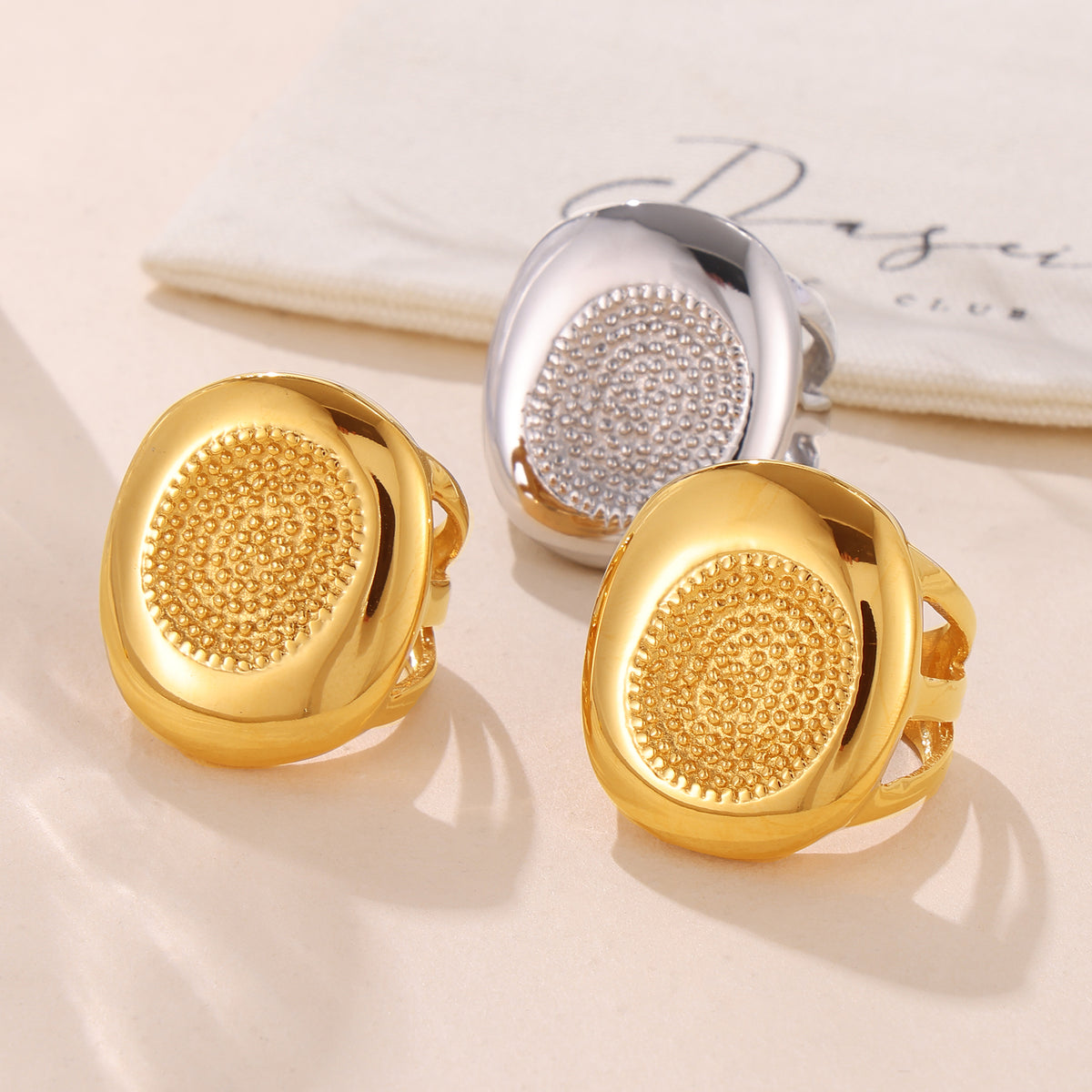 Miduoduo A947 Ring - Lifestyle Wearing View 1