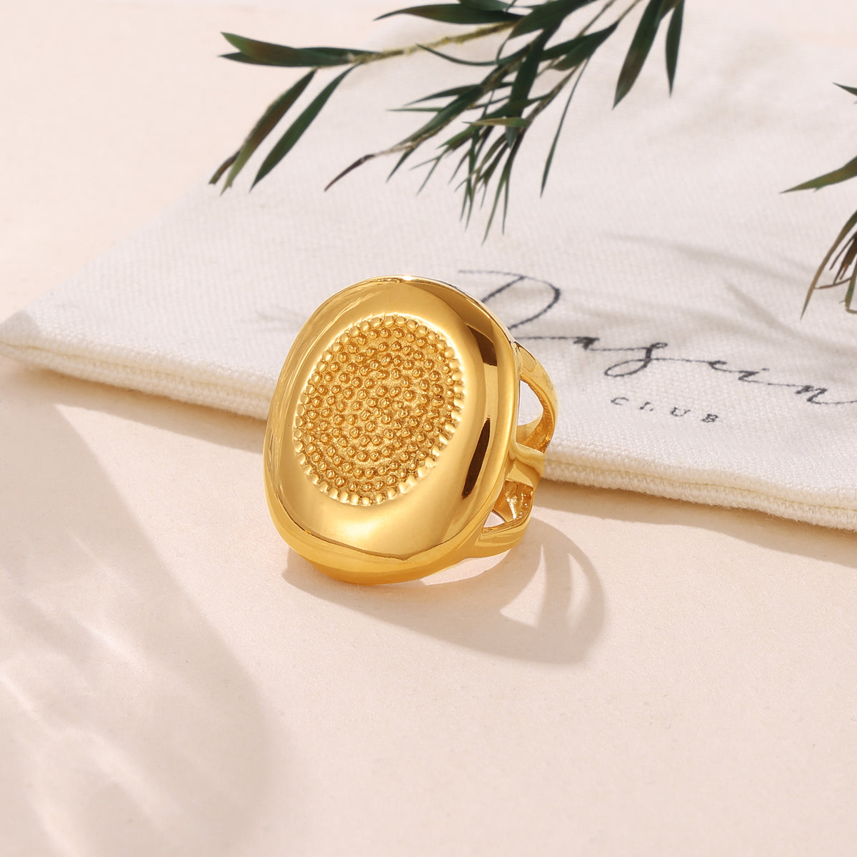 Miduoduo A947 Ring - Lifestyle Wearing View 2