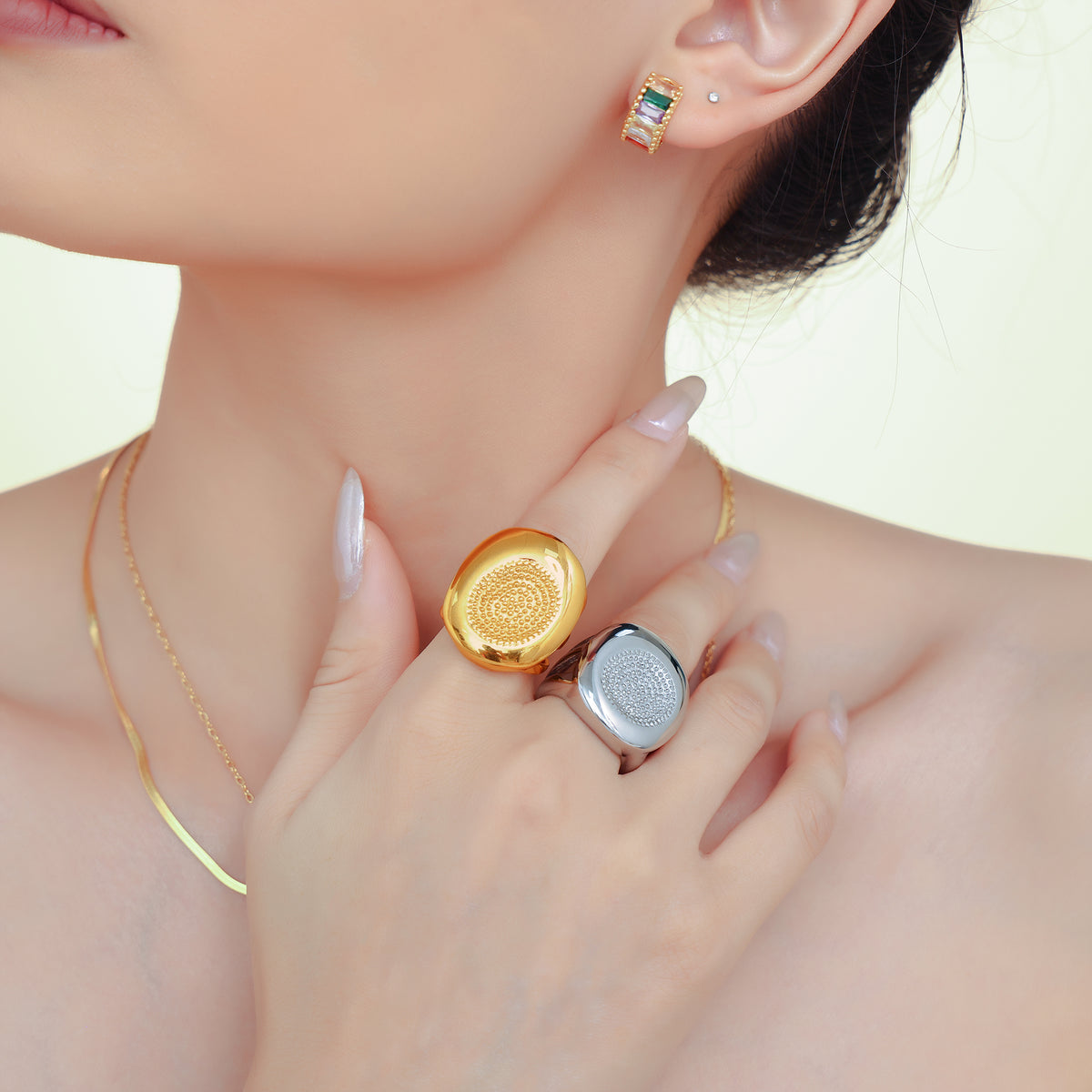 Miduoduo A947 Ring - Lifestyle Wearing View 3