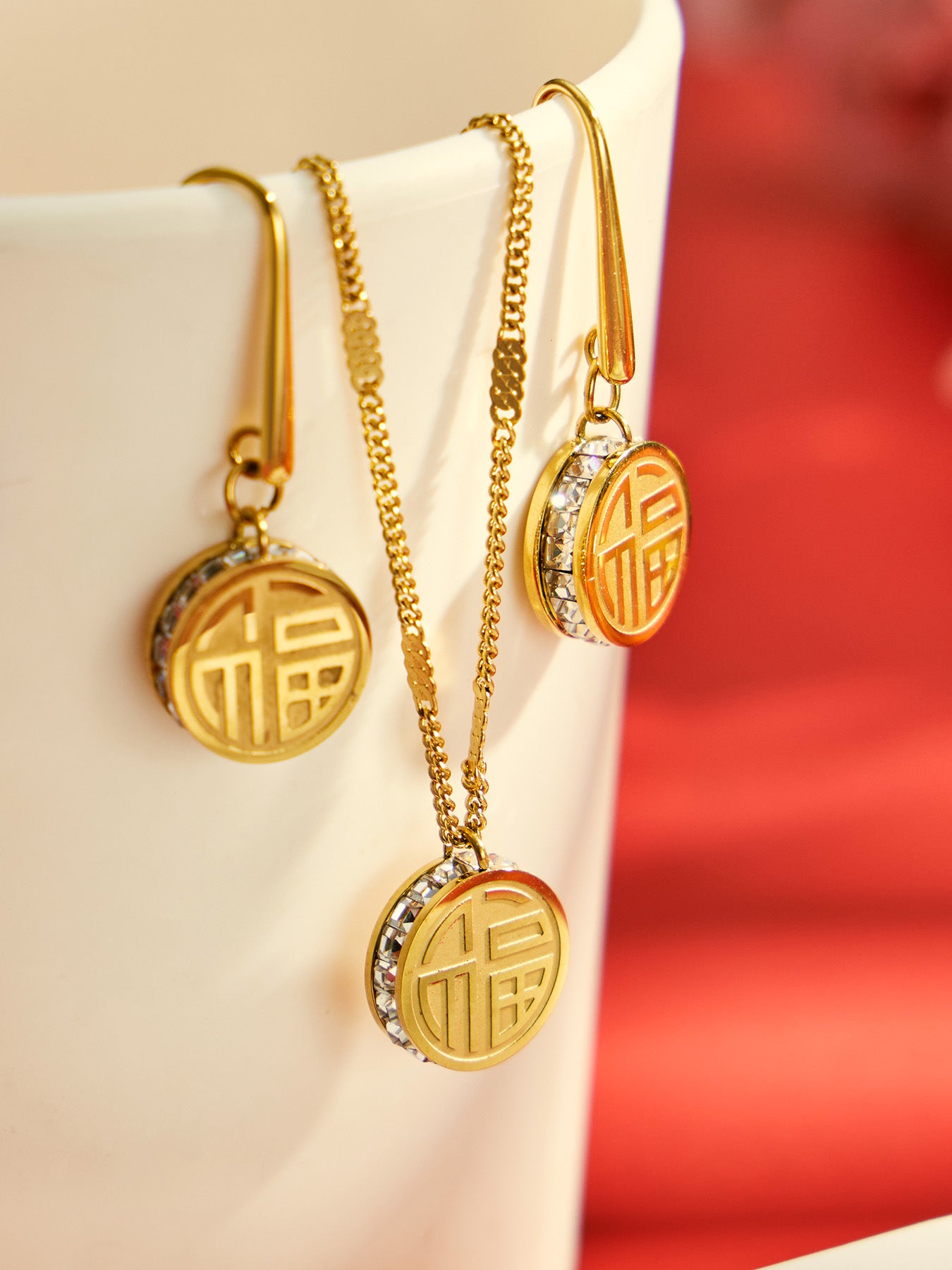 Auspicious circular double-sided pendant necklace in 316L stainless steel