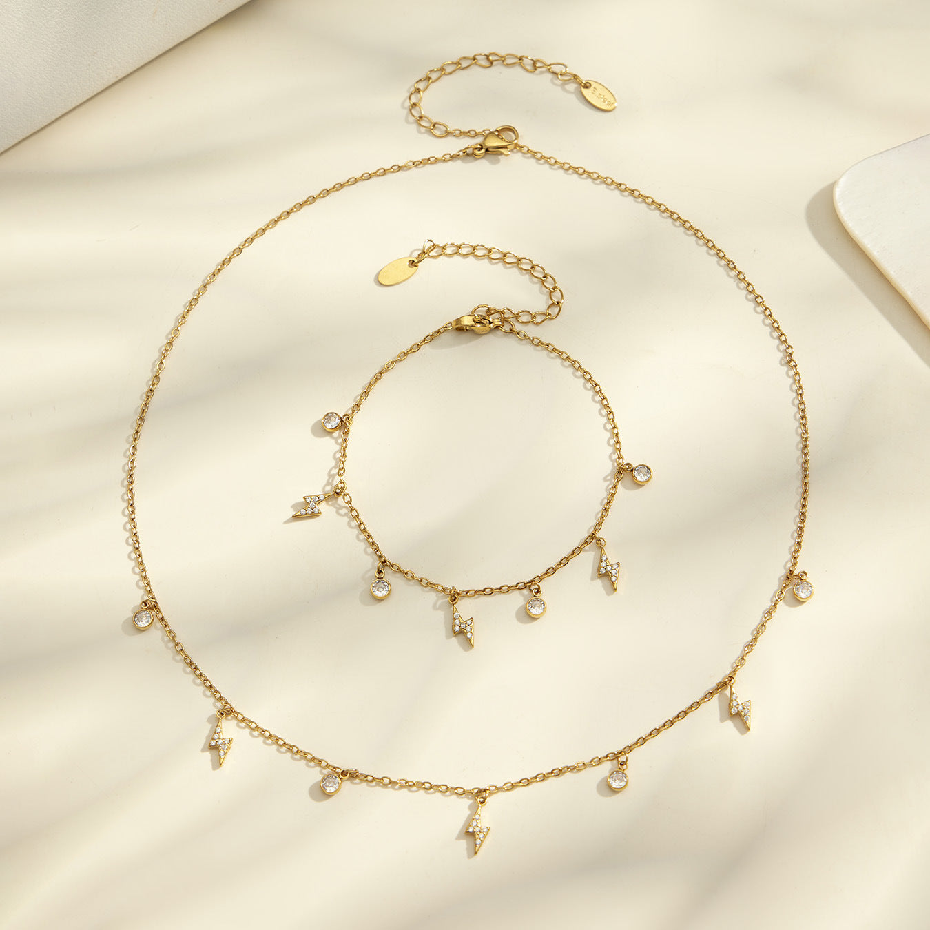Elegant Gold Bracelet from Clover Lightning Collection