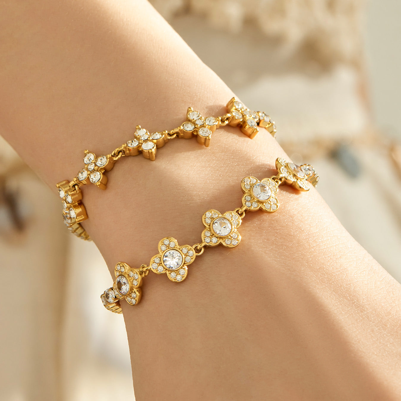 Clover Zircon Bracelet in Steel Color