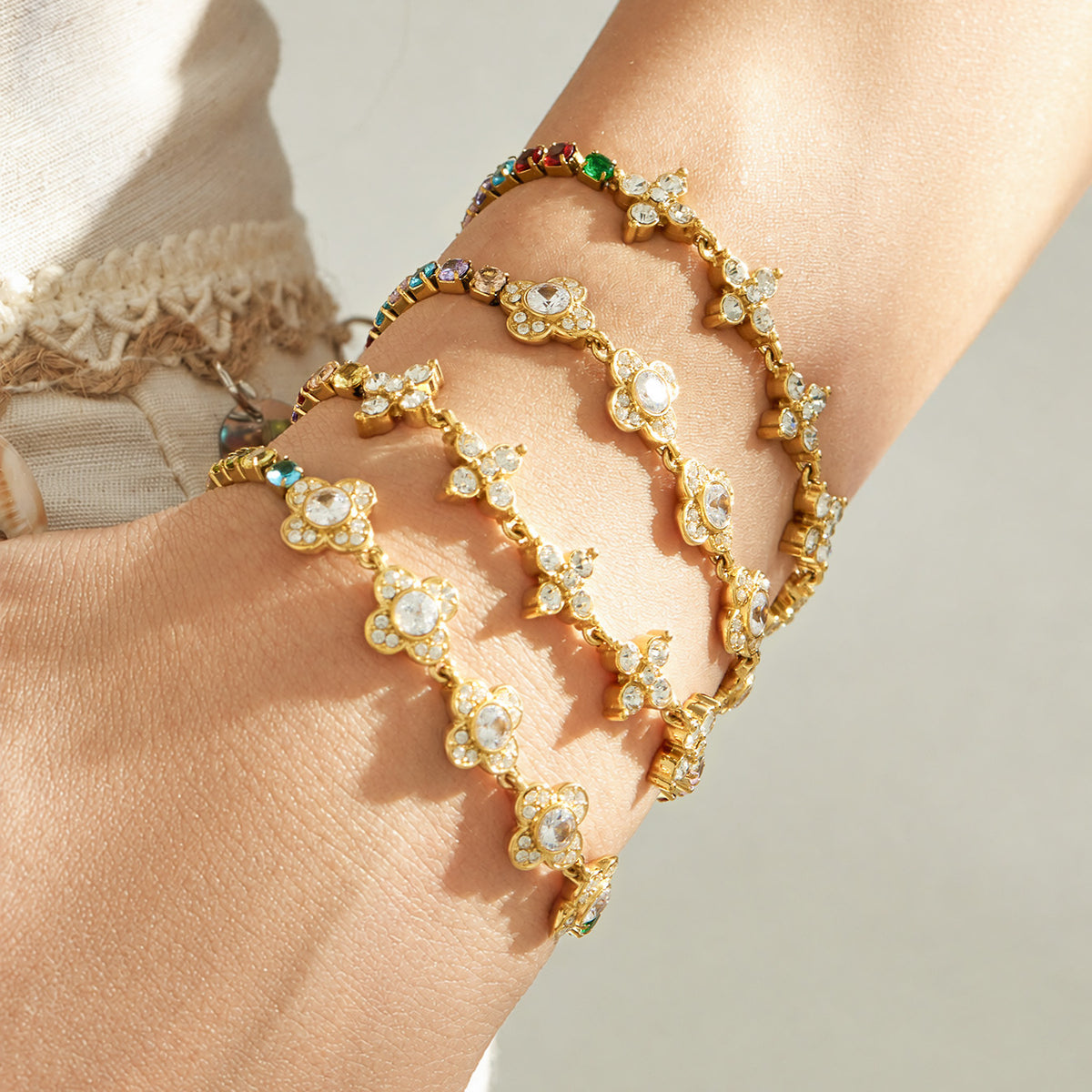 Clover Zircon Bracelet in Gold Color