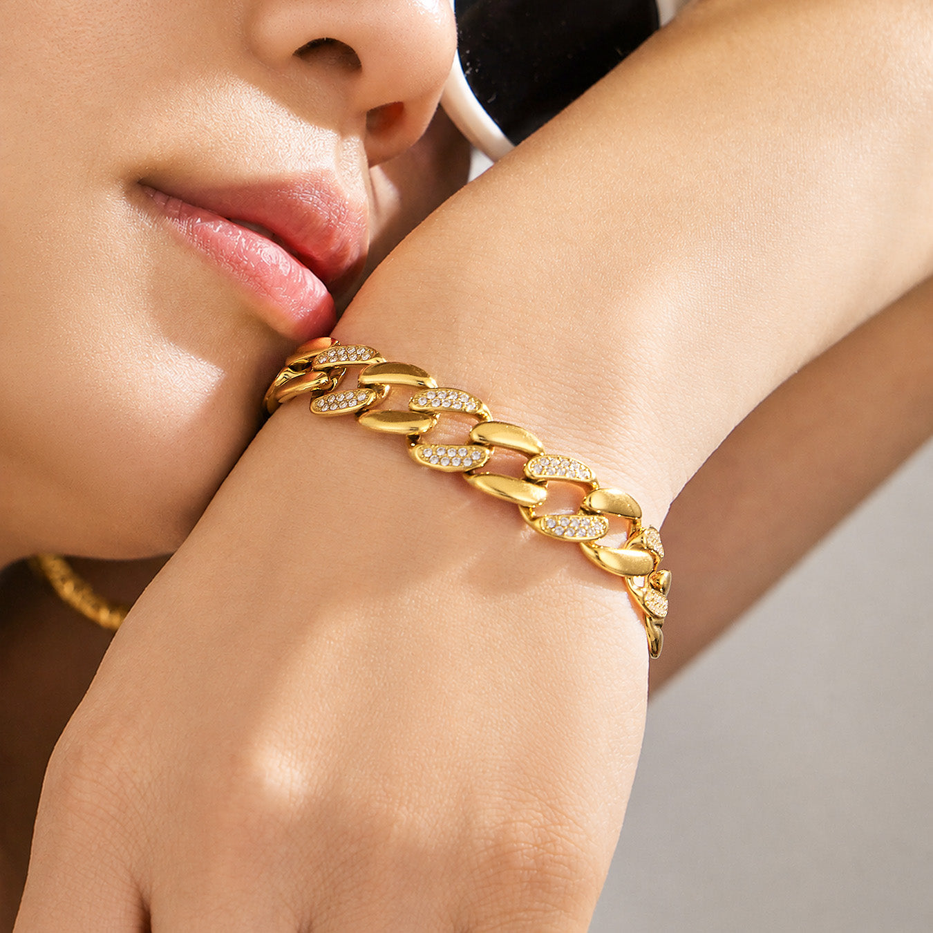 Elegant 316L stainless steel Cuban chain bracelet in steel color