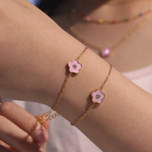 Close-up of 18K PVD Gold Droplet Necklace