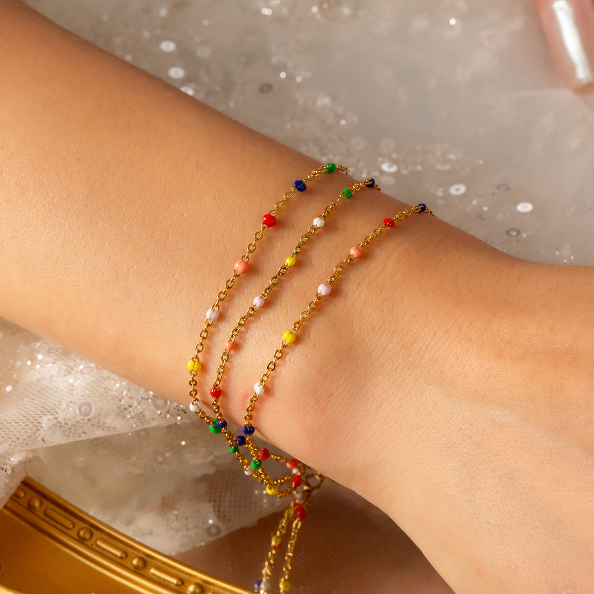 Miduoduo E541 Bracelet - Lifestyle Wearing View 2