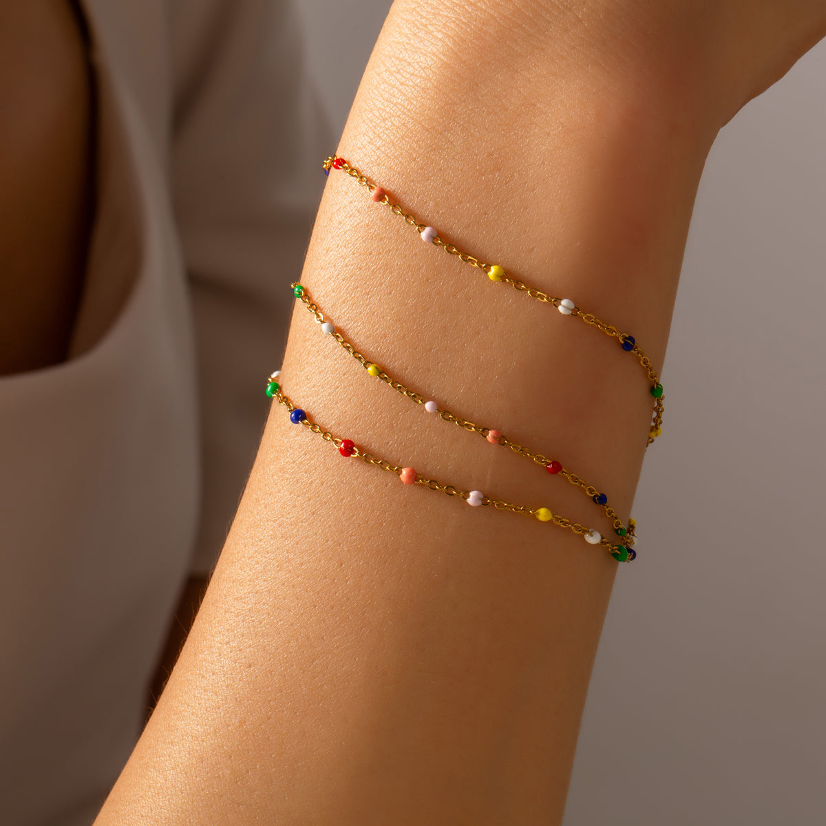 Miduoduo E541 Bracelet - Lifestyle Wearing View 3