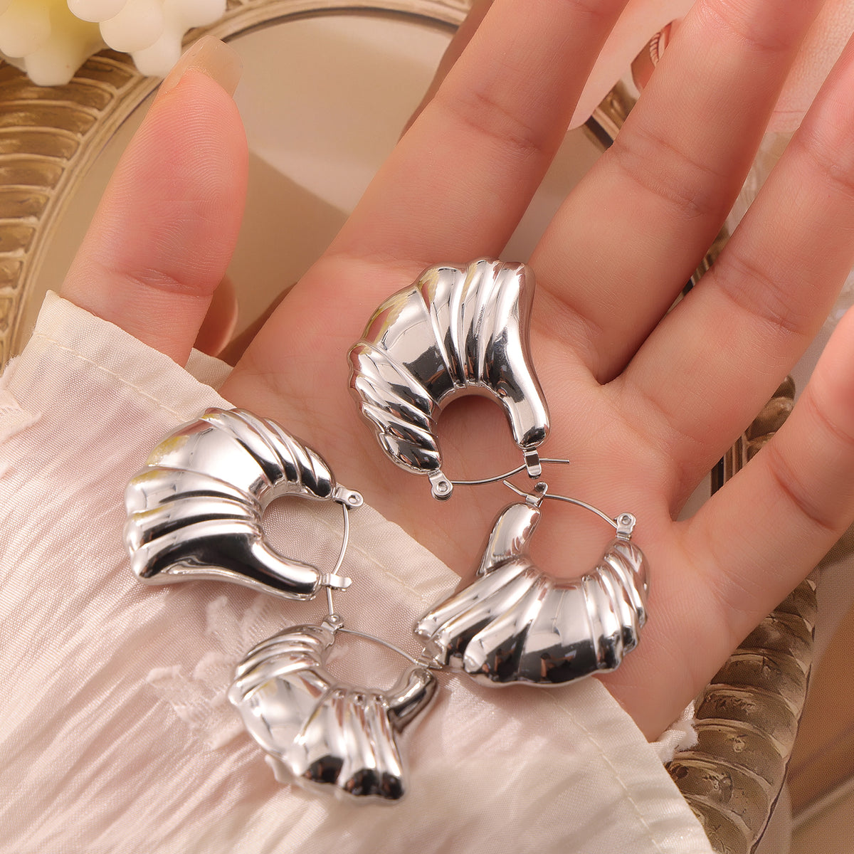 Miduoduo F1469 Earrings - Lifestyle Wearing View 5