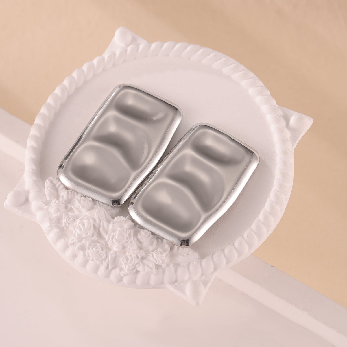 Miduoduo F1559 Earrings - Lifestyle Wearing View 5