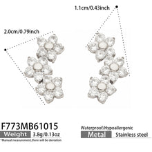 Size guide for silver three-flower cluster earrings showing the overall dimensions, front view and floral details