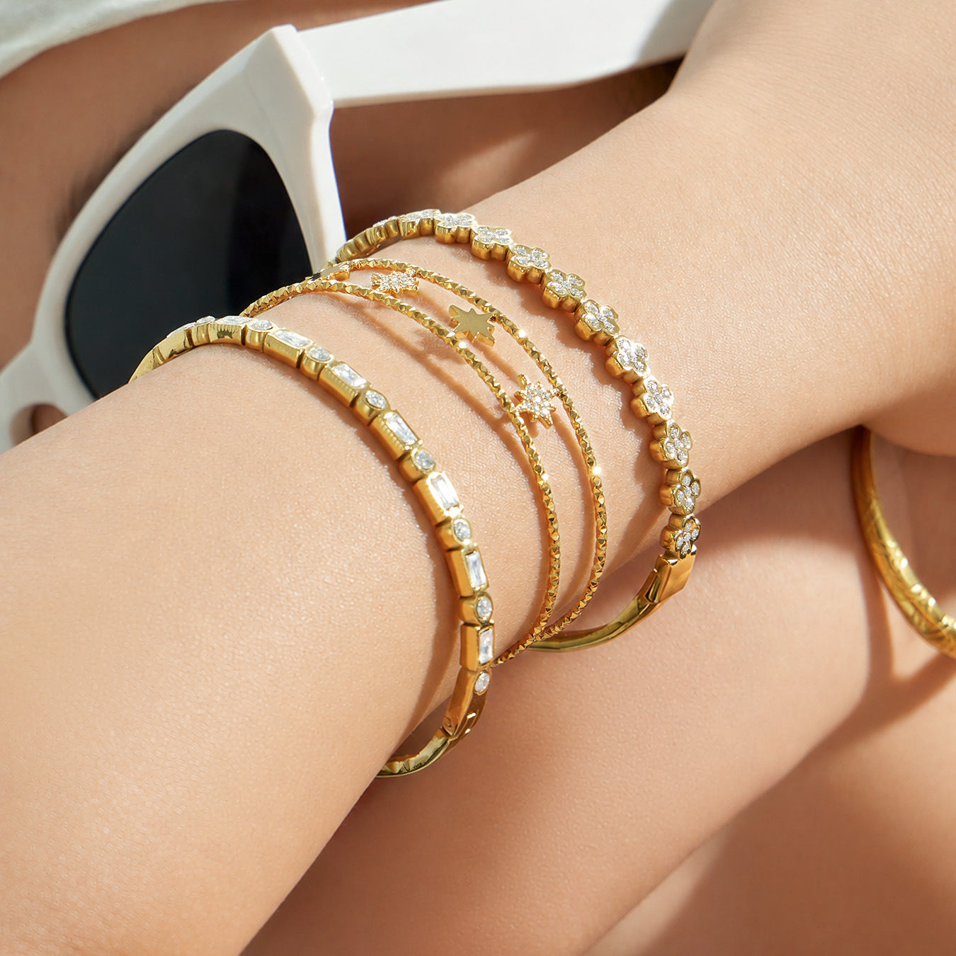 316L Stainless Steel 18K PVD Gold Four-leaf Flower Bracelet made with 316L stainless steel and 18K PVD gold finish for wholesale jewelry buyers - image 3