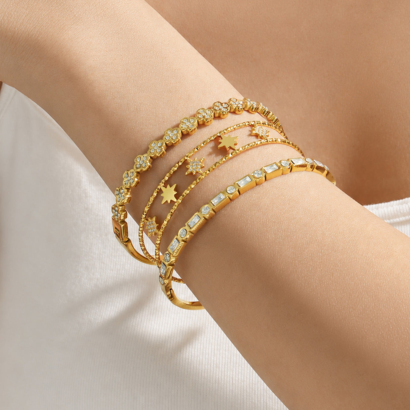 316L Stainless Steel 18K PVD Gold Four-leaf Flower Bracelet made with 316L stainless steel and 18K PVD gold finish for wholesale jewelry buyers - image 9