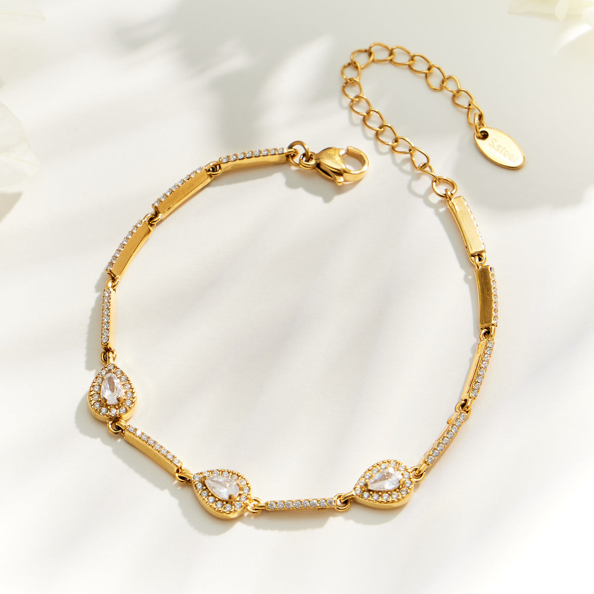 Gold heart zircon bracelet with delicate stone-set details and adjustable extension chain