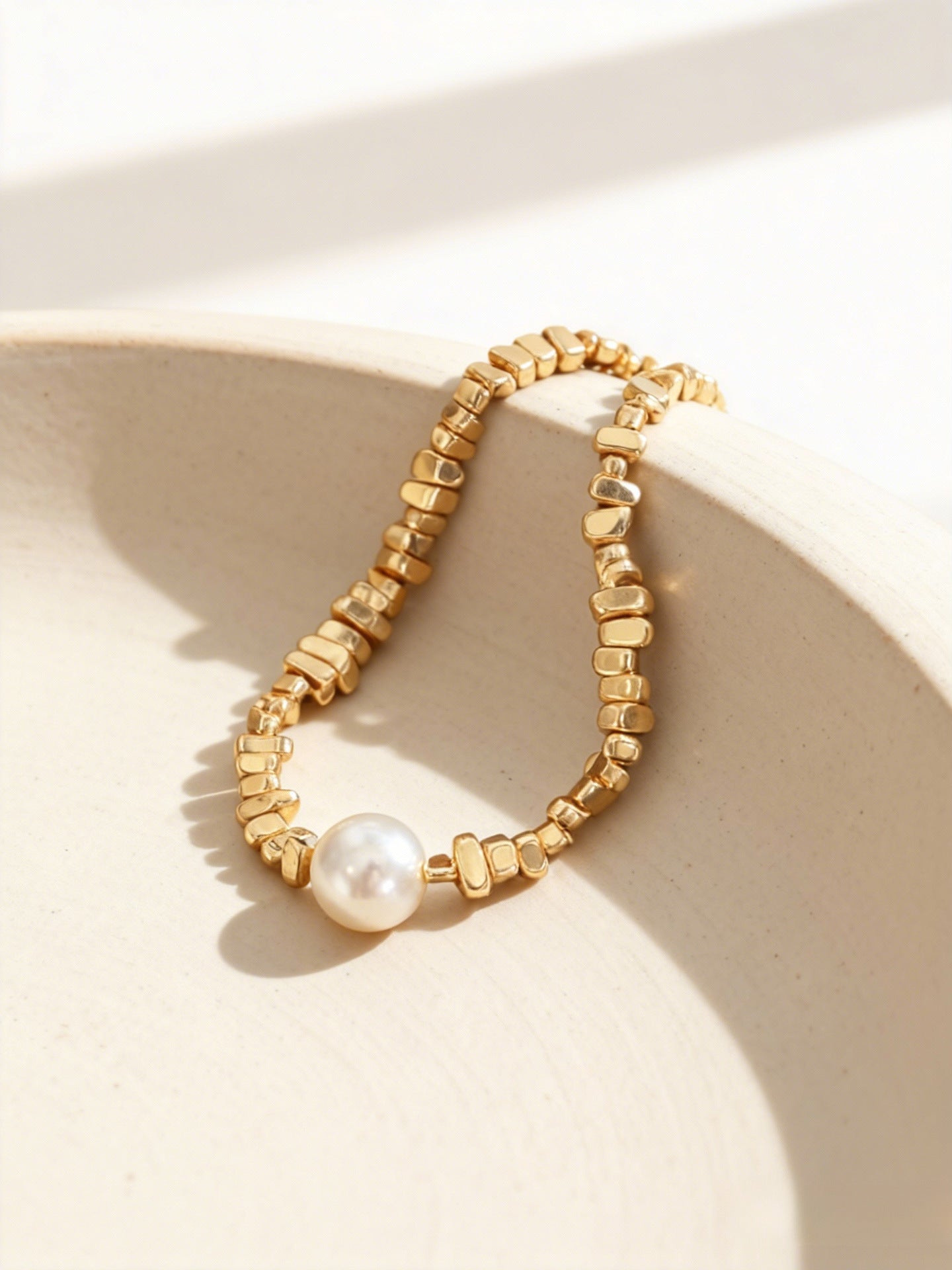 close-up of 316L stainless steel irregular pearl necklace chain craftsmanship