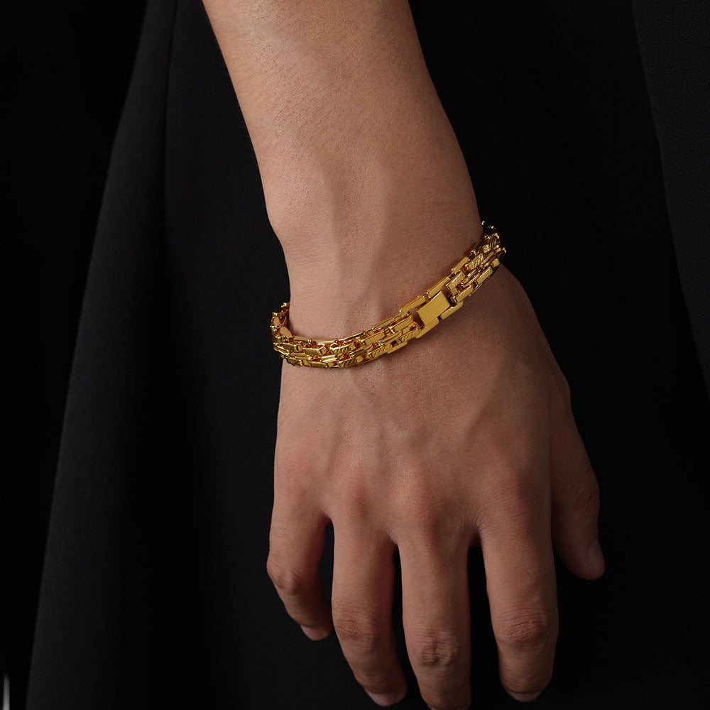 Detailed view of gold 18K PVD plated stainless steel lobster clasp bracelet, geometric textured links, hypoallergenic and waterproof, men’s bracelet