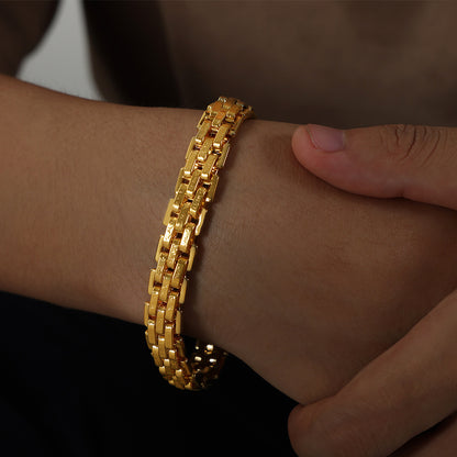 Close-up of gold 18K PVD plated stainless steel lobster clasp bracelet showing textured links, durable and nickel-free, minimalist men's bracelet