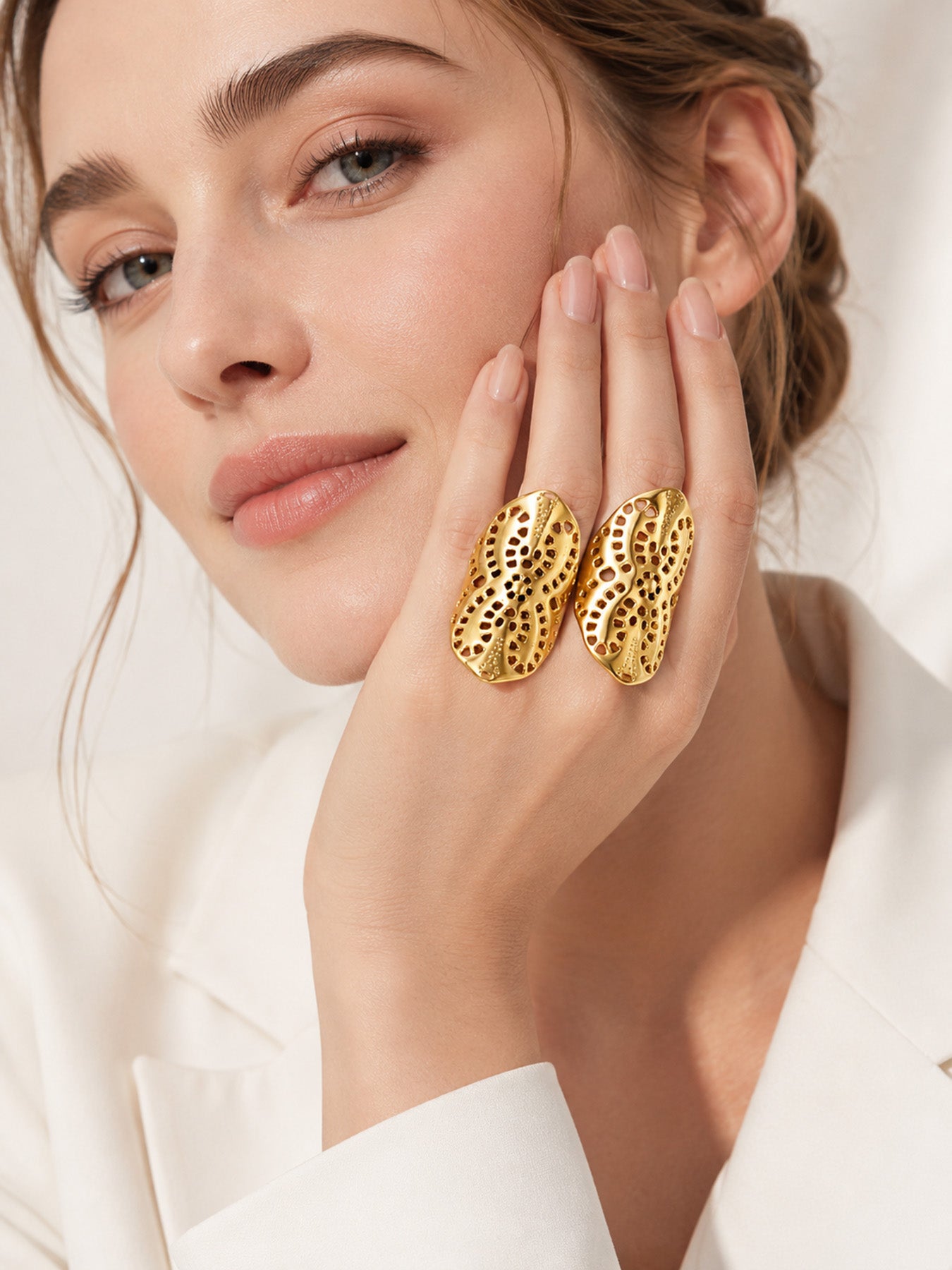 Elegant 316L stainless steel hollow flower ring in gold finish