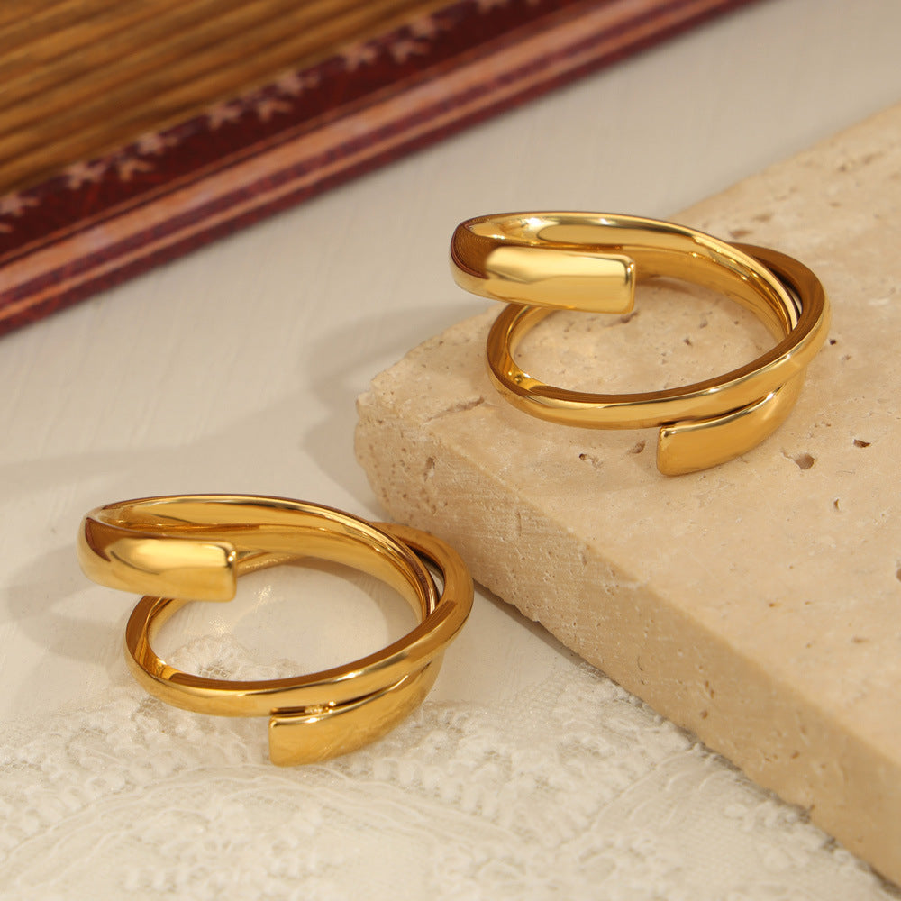 Stylish gold finished ring for everyday wear