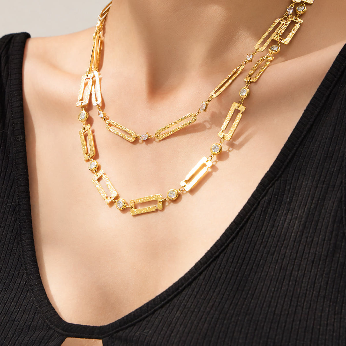 Miduoduo P442 Rectangular Link Necklace - 18K Gold Plated Layered Model Wearing View 01