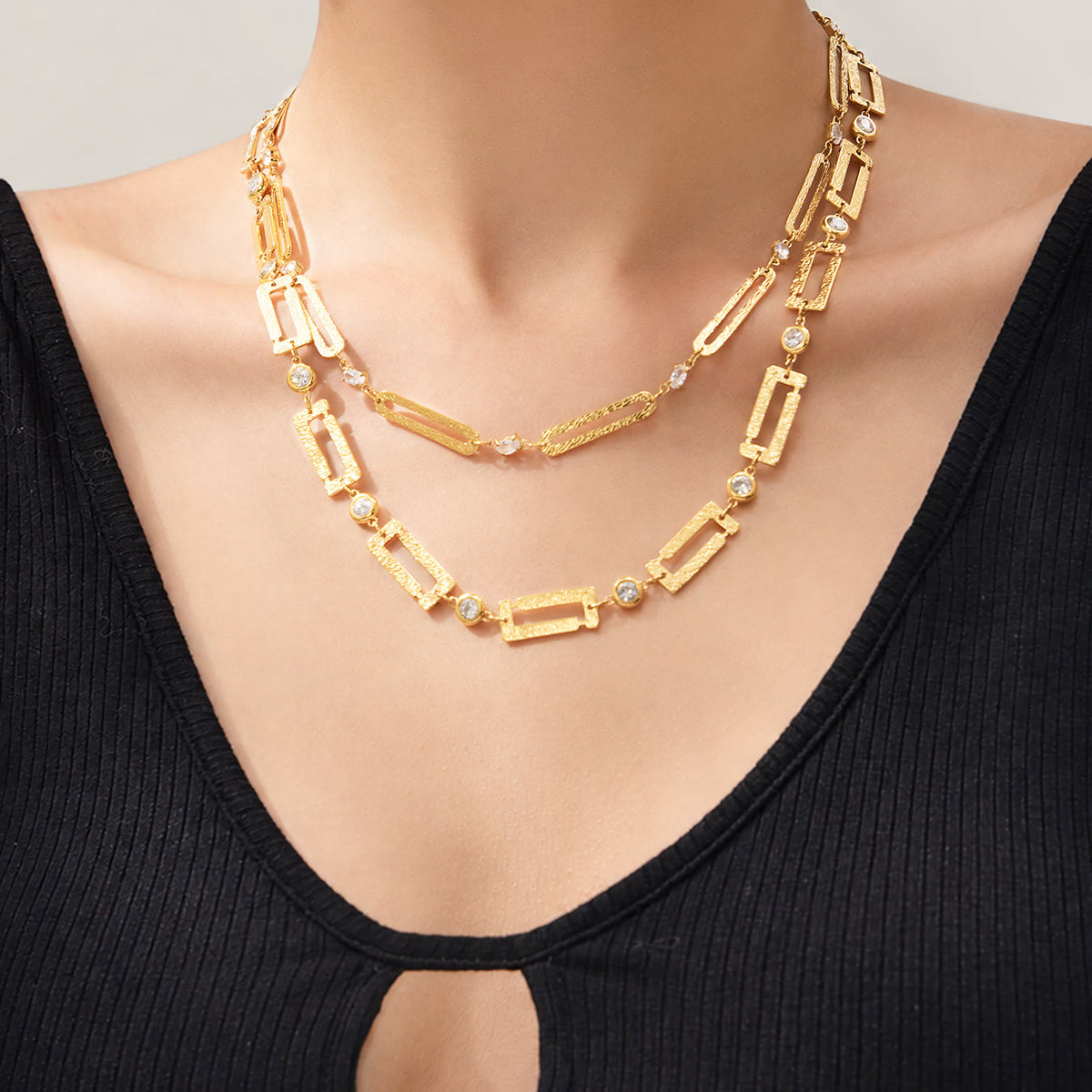 Miduoduo P442 Rectangular Link Necklace - 18K Gold Plated Layered Model Wearing View 02