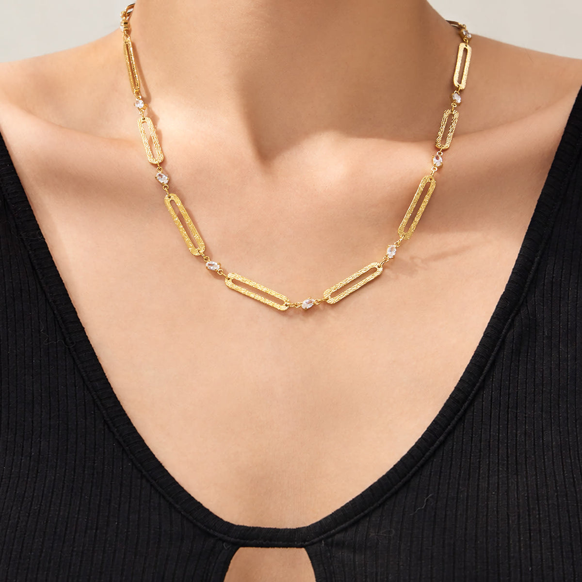 Miduoduo P442 Rectangular Link Necklace - Multi-Layered Wearing Scene View 05