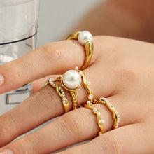 Stunning design of the gold pearl ring