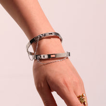Model stacking polished silver stainless steel chain clasp bracelets, trendy couples' jewelry