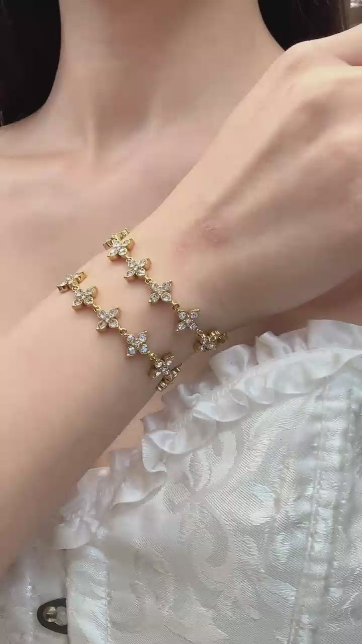 Video cover showing model wearing gold four leaf clover zircon adjustable sliding bracelet in 316L stainless steel by Miduoduo Jewelry
