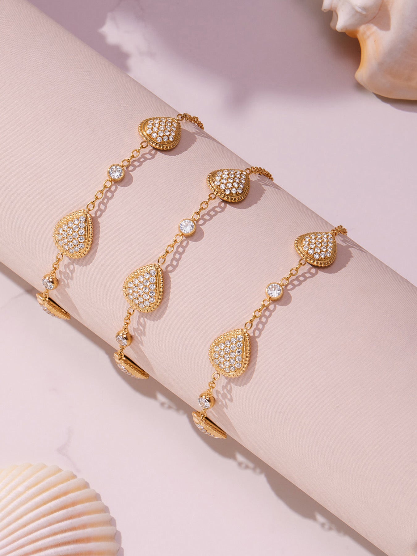 Detail of waterproof zircon waterdrop charm bracelet, 316L stainless steel with zircon accents